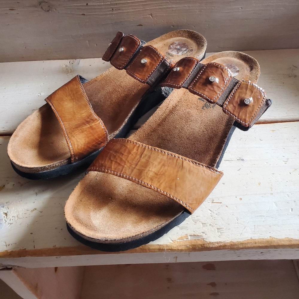 Naot Ladies "Ashley" Sandals.